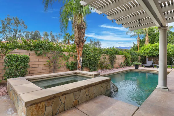 $950,000 | 3 Clear Lake Drive, Rancho Mirage, CA 92270