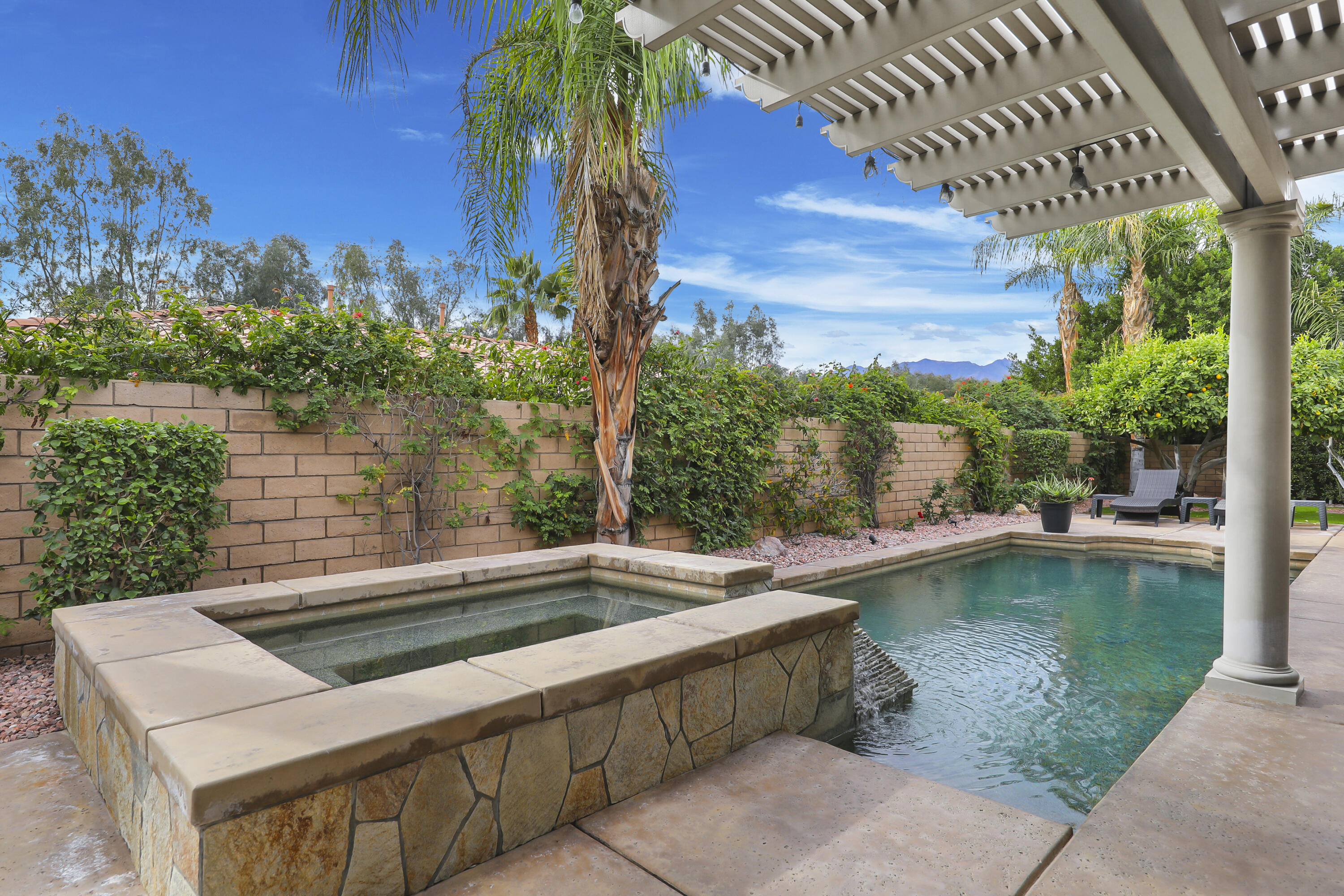 3 Clear Lake Drive Rancho Mirage, CA 92270 - Photo 34 of 47 Pool and spa