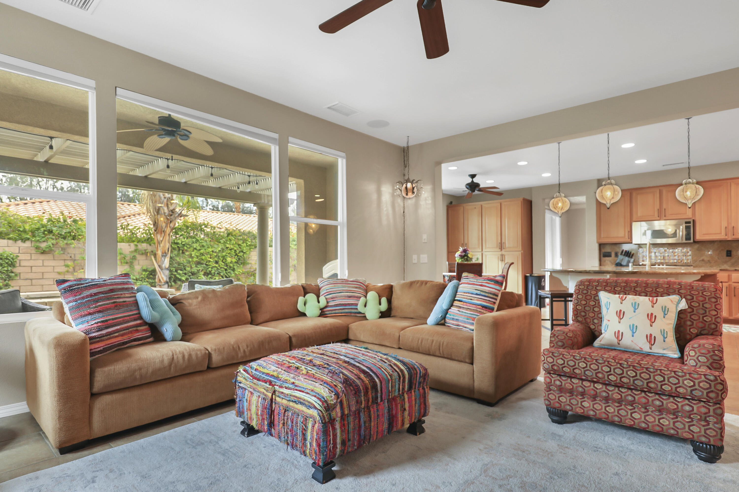 3 Clear Lake Drive Rancho Mirage, CA 92270 - Photo 8 of 47 Living room