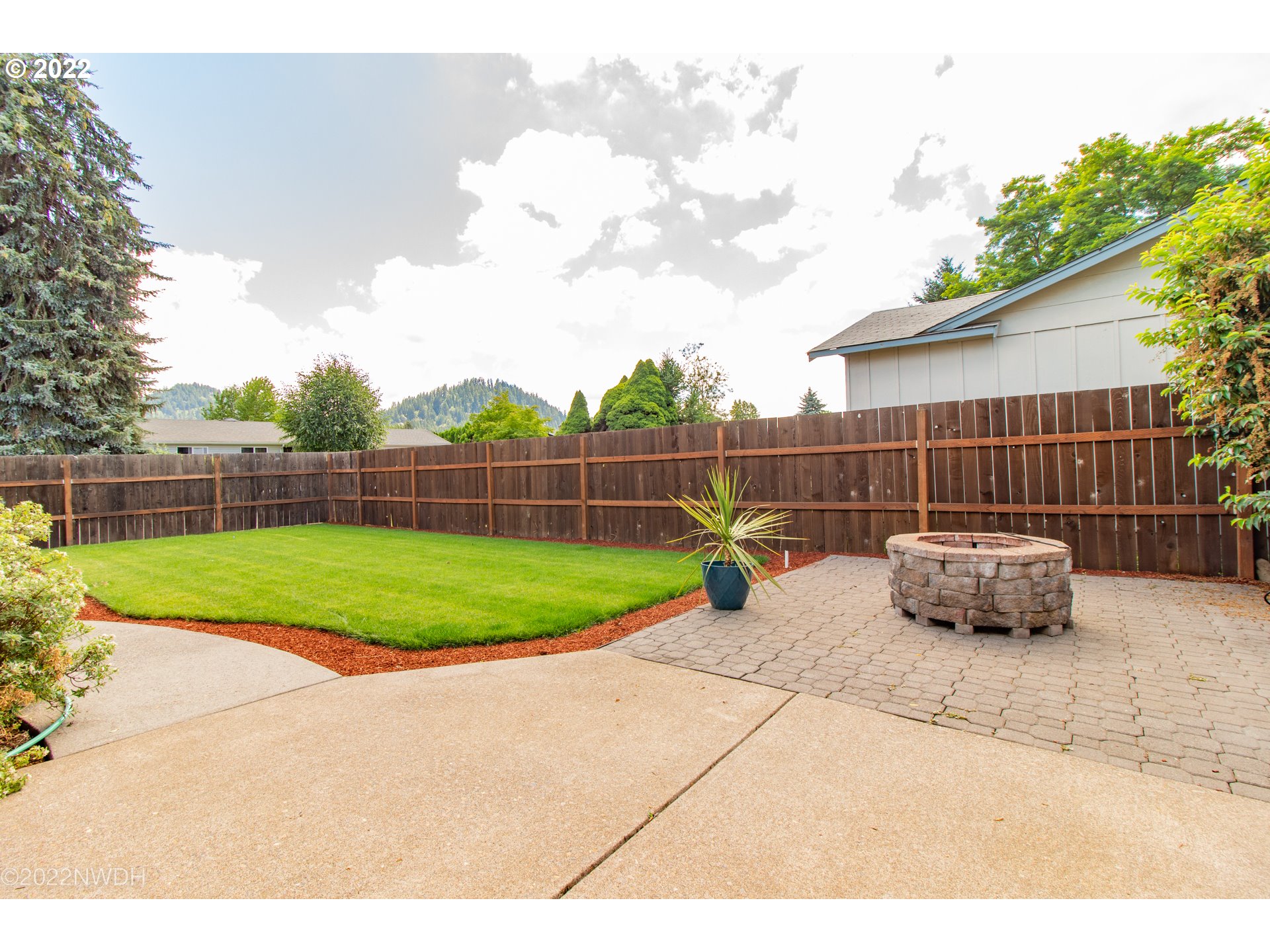672 70th Street Springfield, OR 97478 - Photo 28 of 32 Gallery Image 28