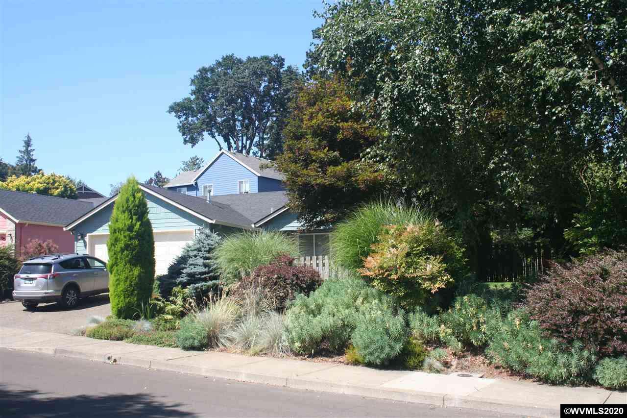 219 Sweden Cl Cl, Unit CL Silverton, OR 97381 - Photo 2 of 40