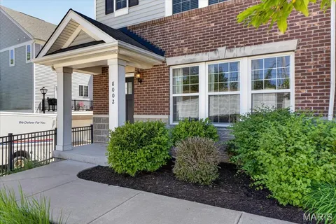 $595,000 | 8002 Townes Way, St. Louis, MO 63117