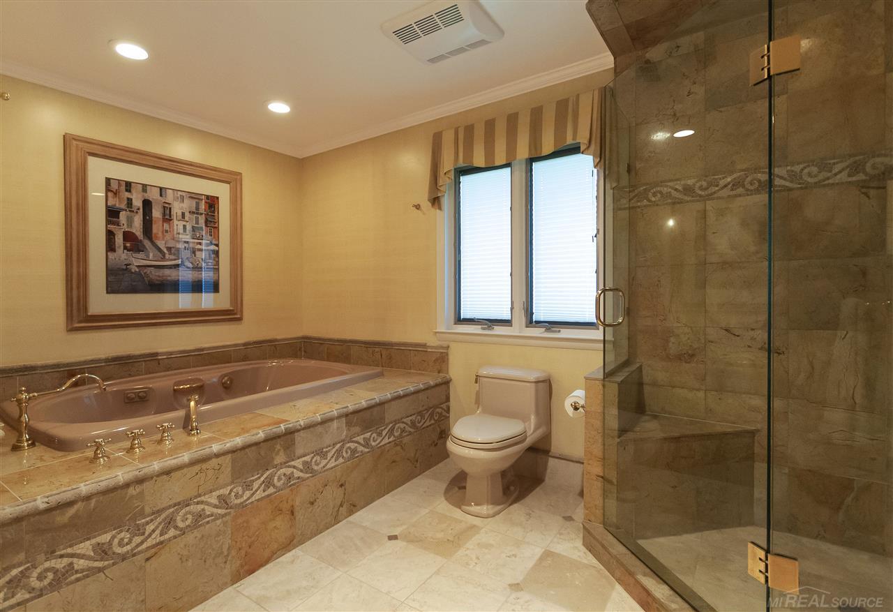 550 Roslyn Road Grosse Pointe, MI 48236 - Photo 31 of 48 31388633-30.JPG