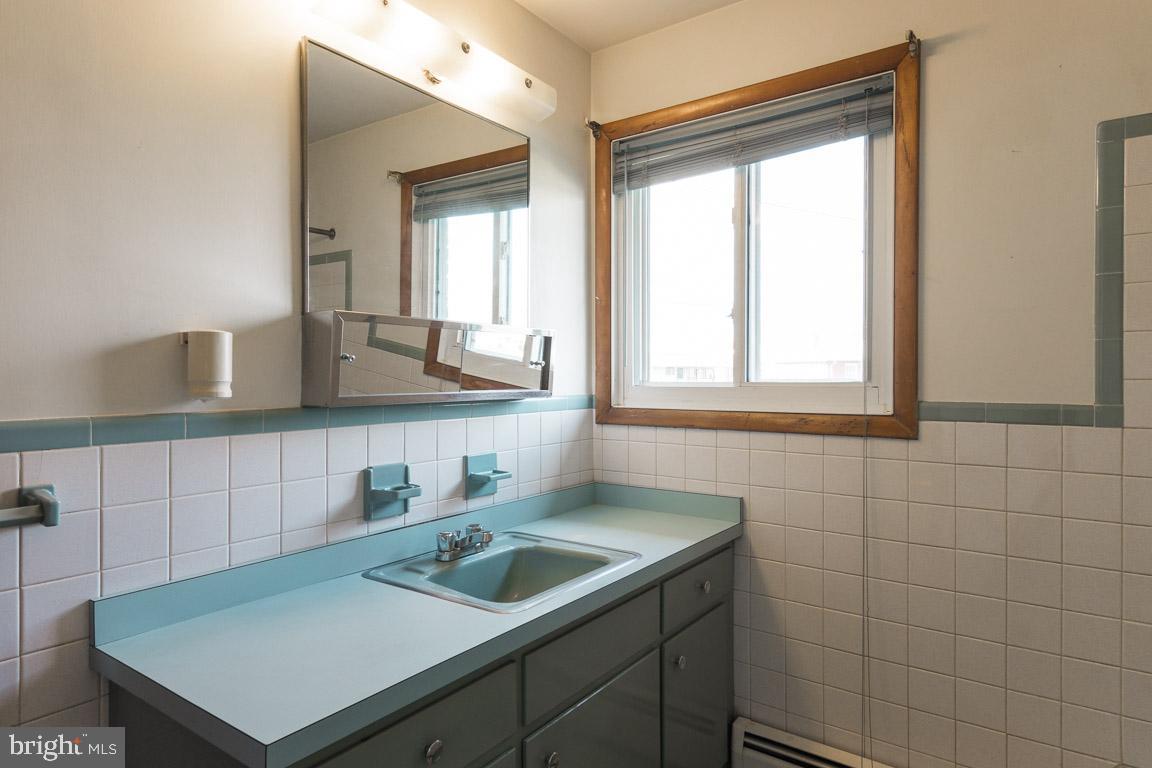 109 Dominoe Road Annapolis, MD 21401 - Photo 14 of 27 Hall Full Bath, View 1