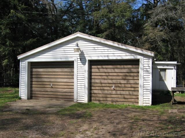 2450 Lakeshore Road Applegate, MI 48401 - Photo 7 of 28