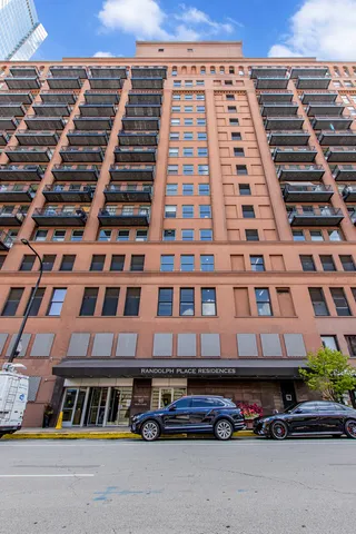 $334,000 | 165 North Canal Street, Unit 503, Chicago, IL 60606
