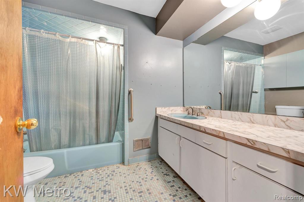 7380 Villamuer Road West Bloomfield, MI 48322 - Photo 30 of 59