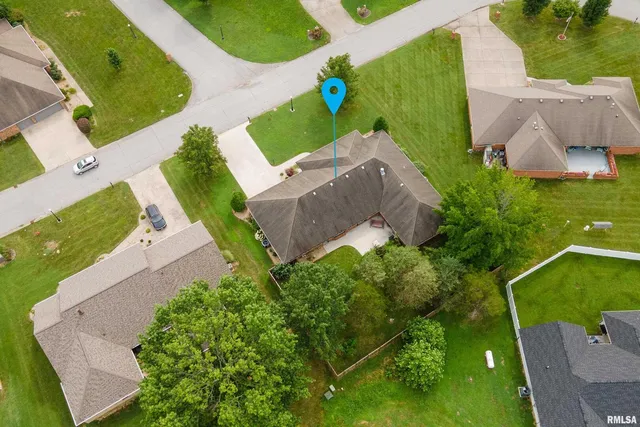 $370,000 | 1605 South Eugene Lane, Marion, IL 62959