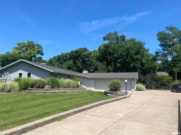 $495,000 | 1117 North Hoppe Lane, East Peoria, IL 61611