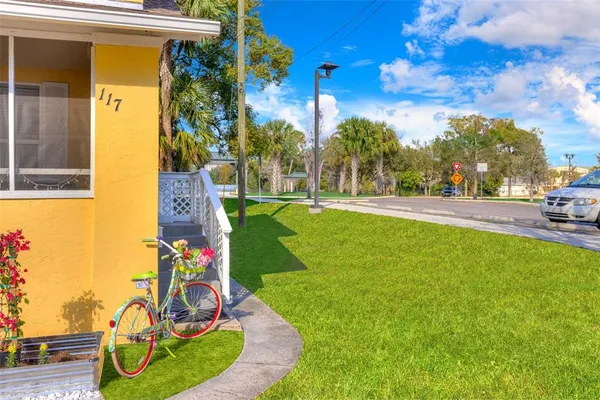 $2,400 | 117 East Euclid Avenue, DeLand, FL 32724