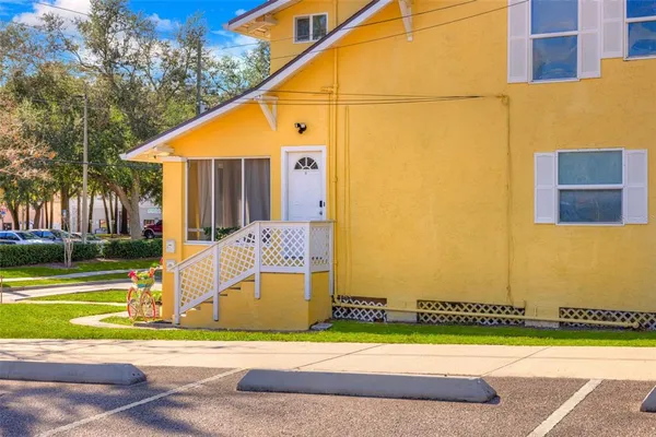 $2,400 | 117 East Euclid Avenue, DeLand, FL 32724