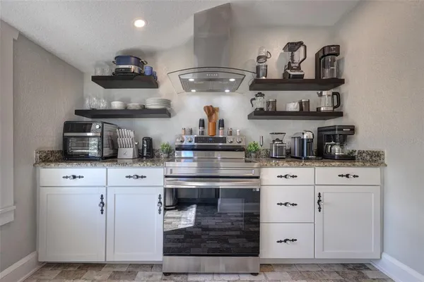 $2,400 | 117 East Euclid Avenue, DeLand, FL 32724