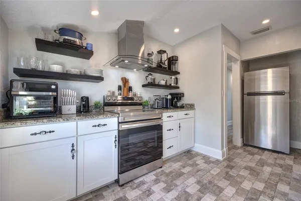 $2,400 | 117 East Euclid Avenue, DeLand, FL 32724