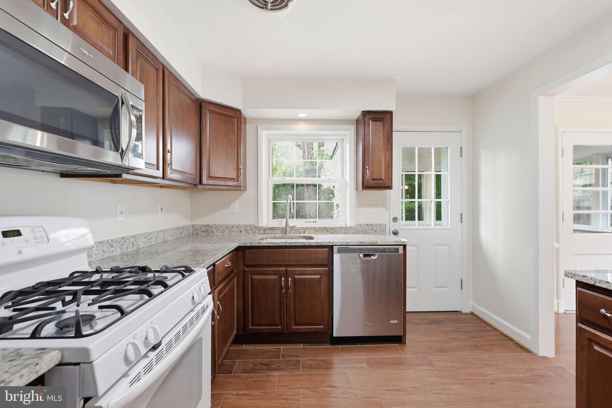 9706 Dameron Drive Silver Spring, MD 20910 - Photo 7 of 40