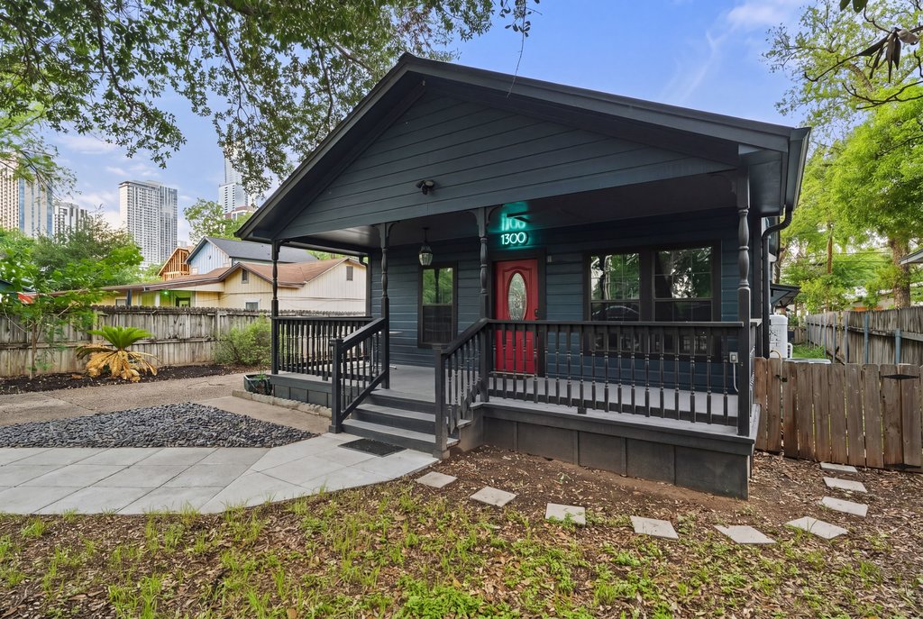 1300 Haskell Street Austin, TX 78702 - Photo 2 of 32 Proximity to downtown