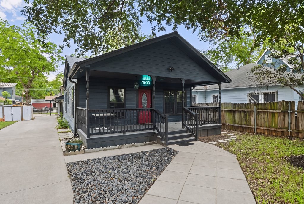 1300 Haskell Street Austin, TX 78702 - Photo 3 of 32
