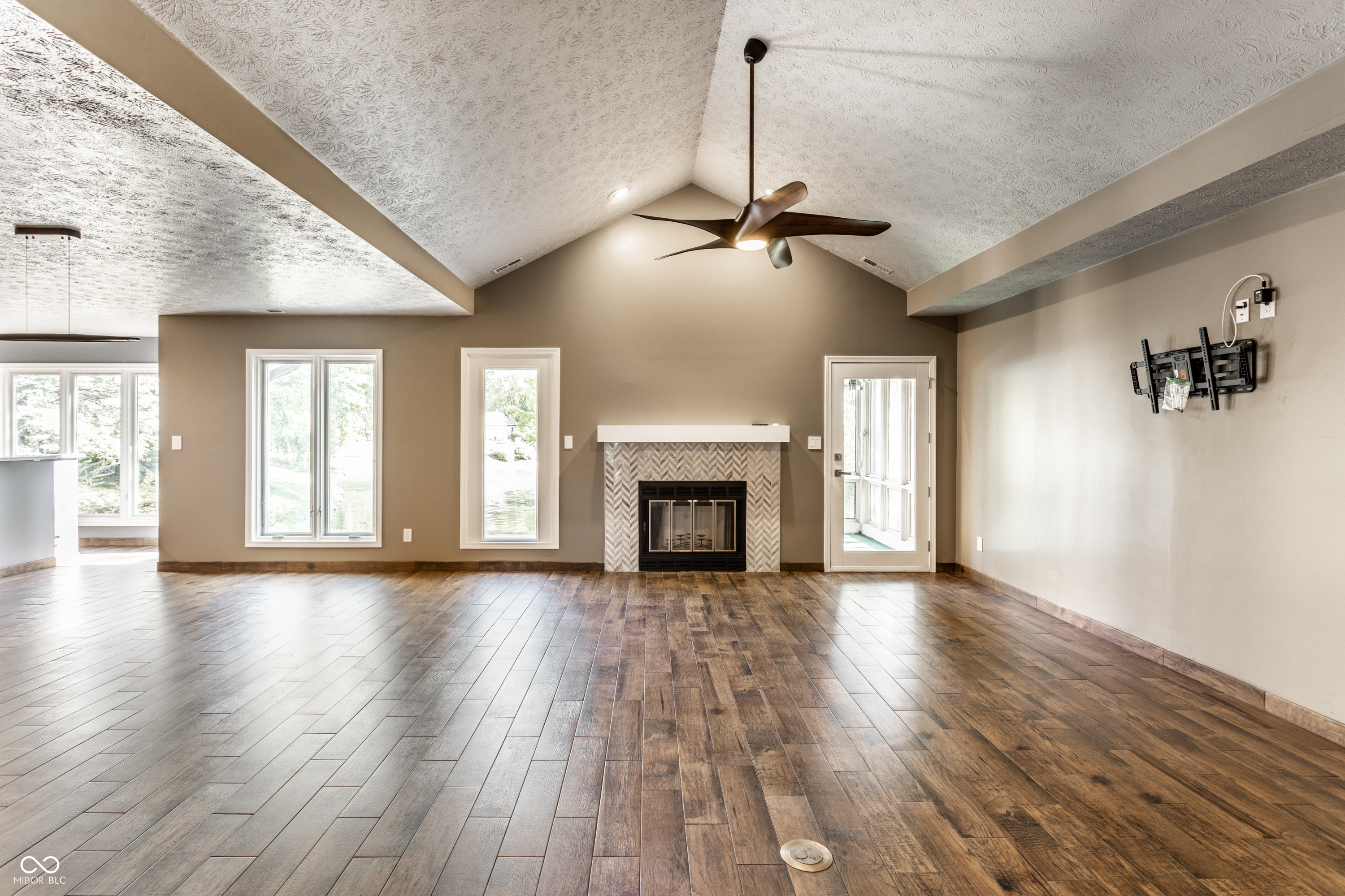 1663 Cloister Drive Indianapolis, IN 46260 - Photo 5 of 28