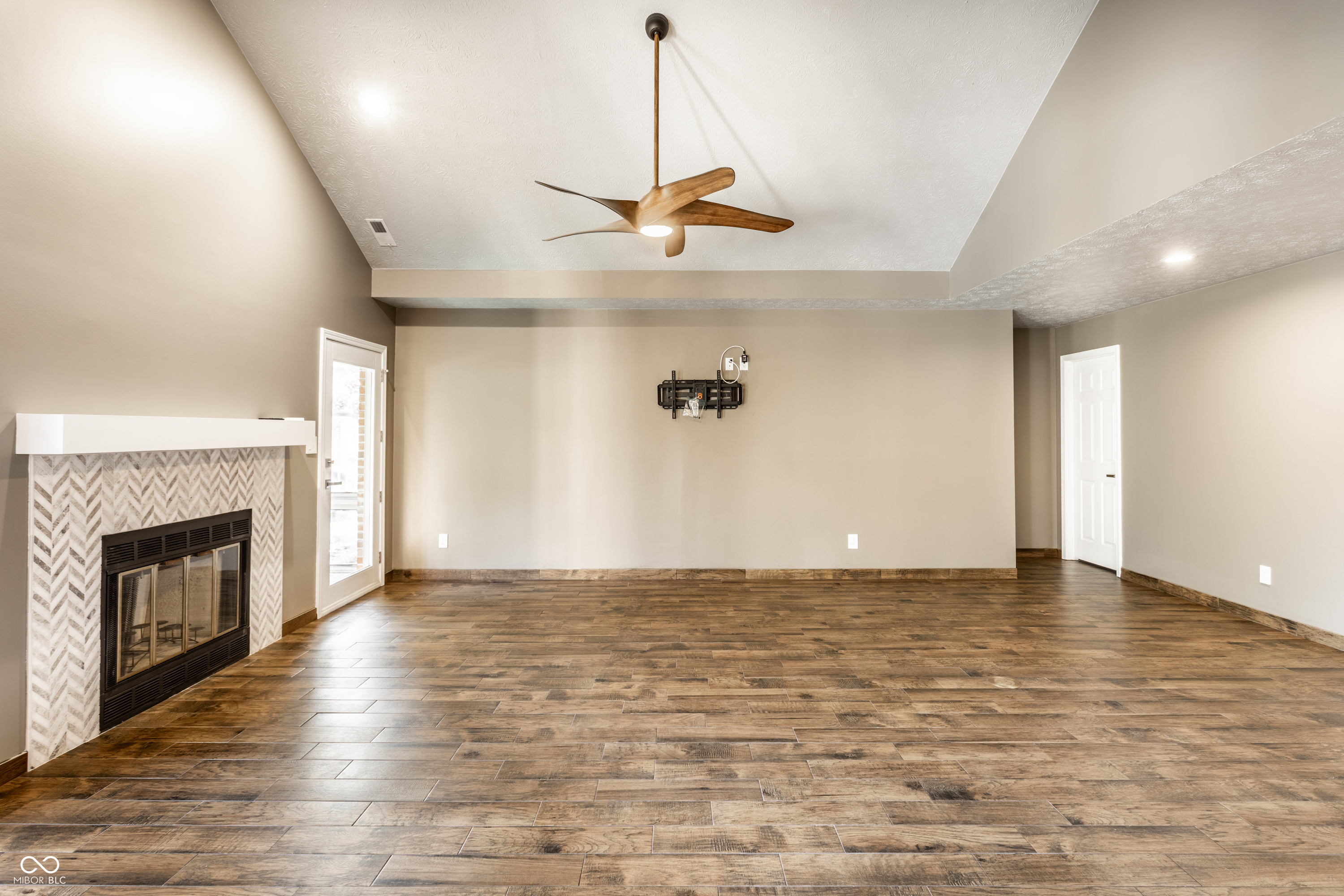 1663 Cloister Drive Indianapolis, IN 46260 - Photo 7 of 28