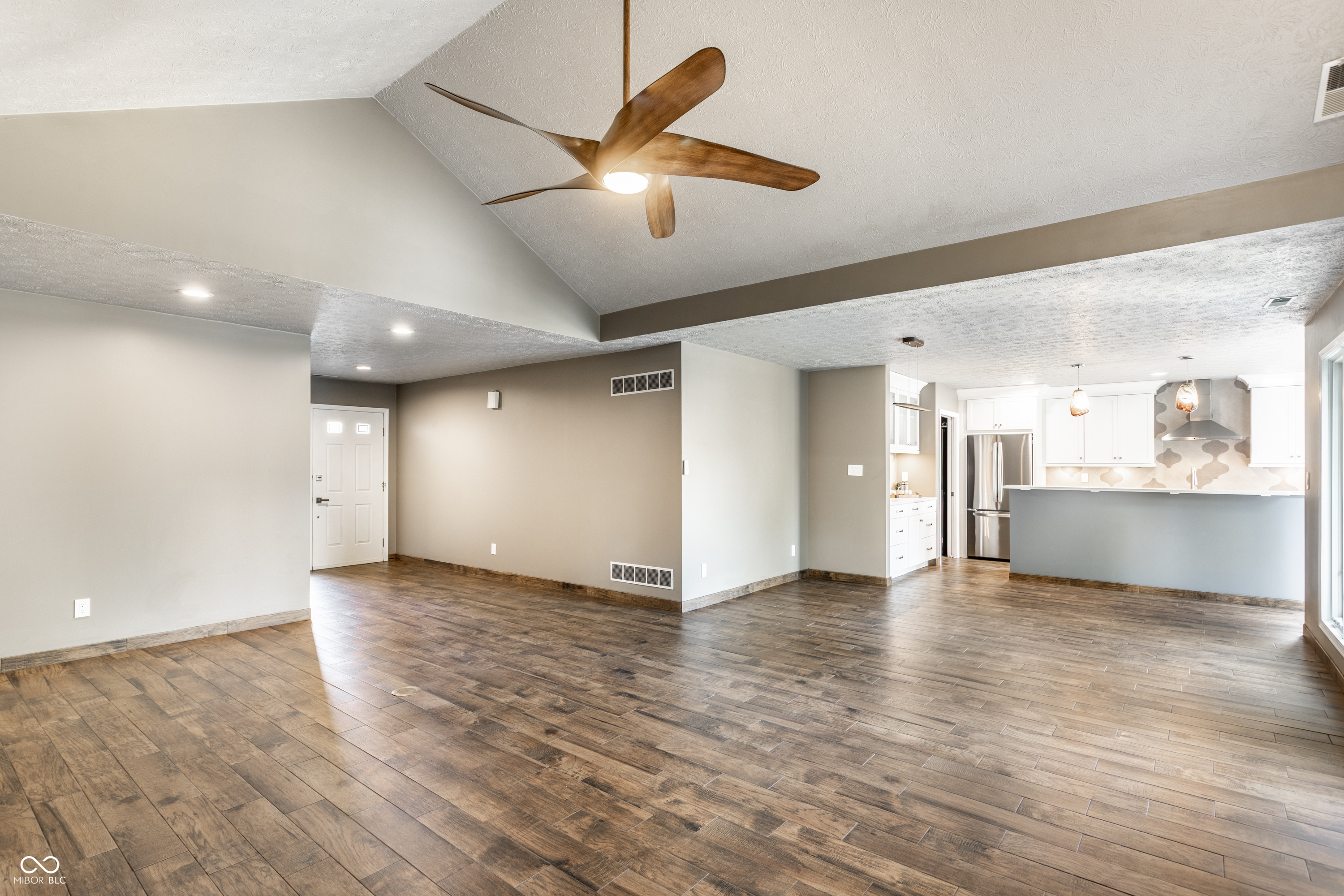 1663 Cloister Drive Indianapolis, IN 46260 - Photo 8 of 28