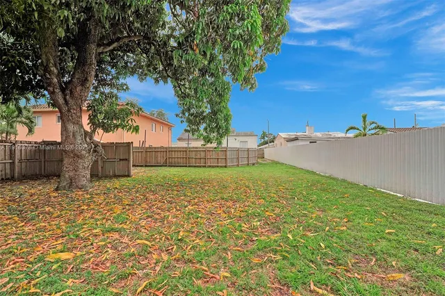 a view of a yard with an trees