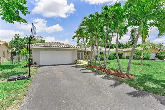 $575,000 | 2757 Northwest 83rd Terrace, Coral Springs, FL 33065