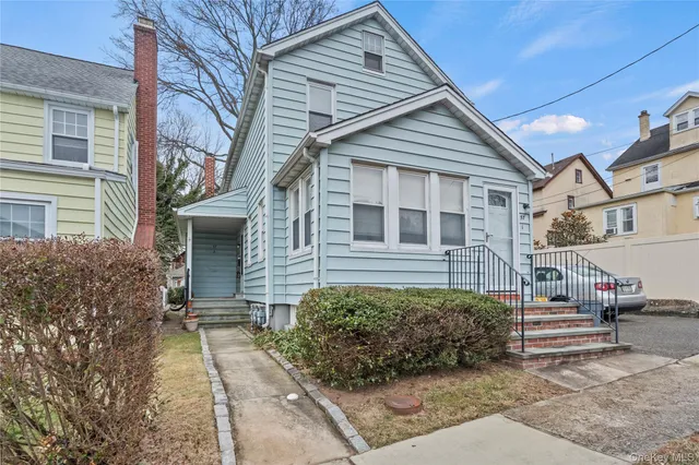 $3,350 | 57 Spring Street, Unit 1, Oyster Bay, NY 11771