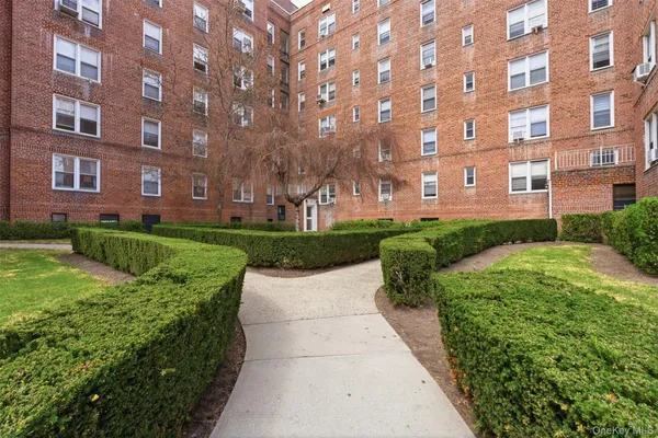 $199,000 | 5639 Netherland Avenue, Unit 5C | North Riverdale