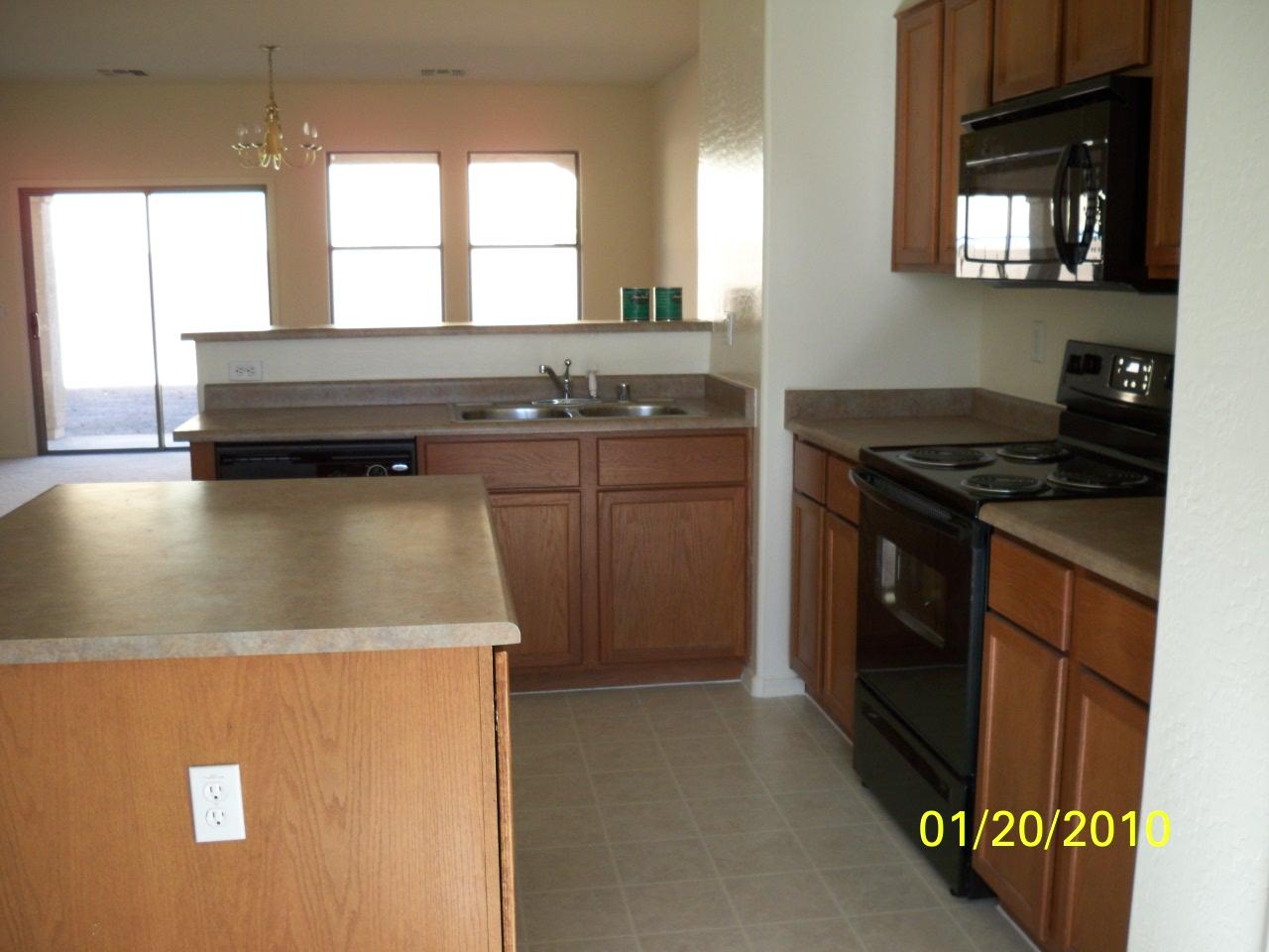 7416 West Cordes Road Phoenix, AZ 85043 - Photo 4 of 10 SPACIOUS AND LIGHT KITCHEN
