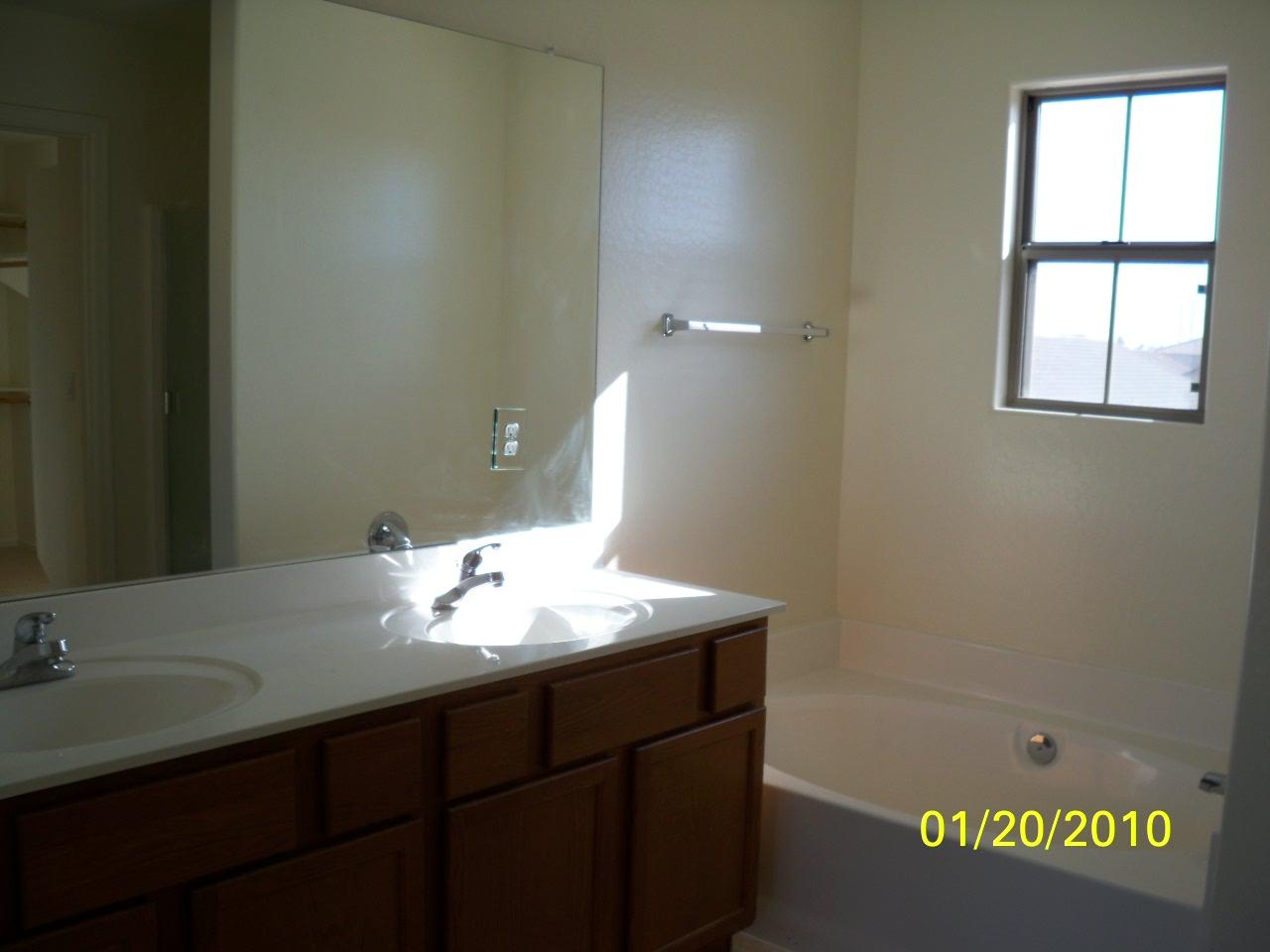 7416 West Cordes Road Phoenix, AZ 85043 - Photo 7 of 10 MASTER BATH