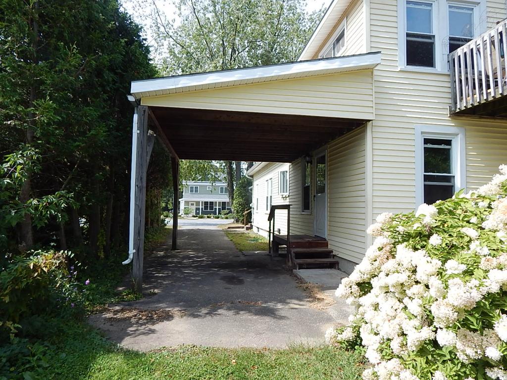132 Hinesburg Road South Burlington, VT 05403 - Photo 4 of 10