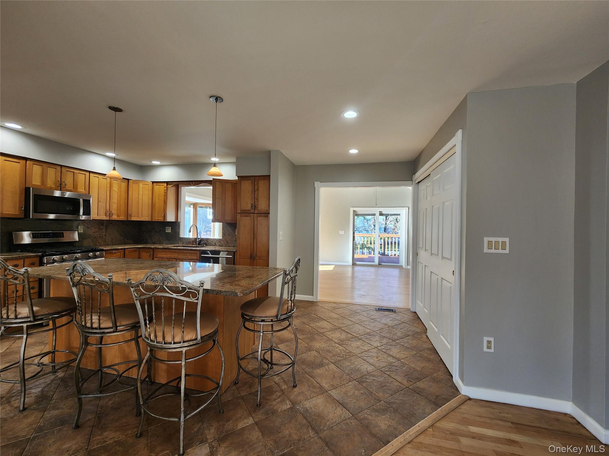 373 Ehrhardt Road Pearl River, NY 10965 - Photo 8 of 27