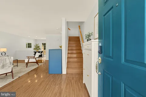 $650,000 | 8906 Royal Astor Way, Fairfax, VA 22031