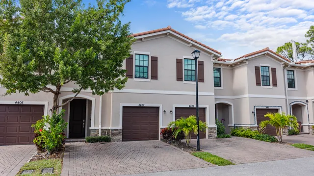 $445,000 | 4407 Hemlock Street, Palm Beach Gardens, FL 33410