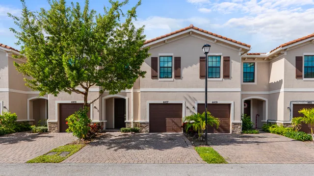 $445,000 | 4407 Hemlock Street, Palm Beach Gardens, FL 33410