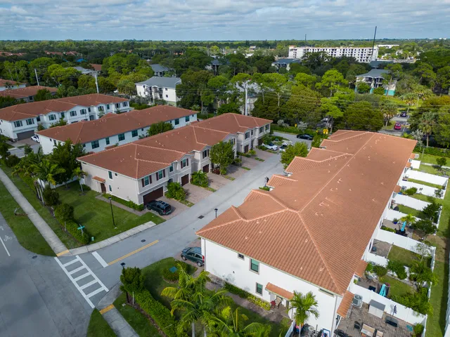 $445,000 | 4407 Hemlock Street, Palm Beach Gardens, FL 33410