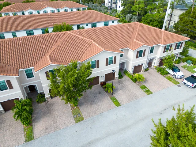 $445,000 | 4407 Hemlock Street, Palm Beach Gardens, FL 33410