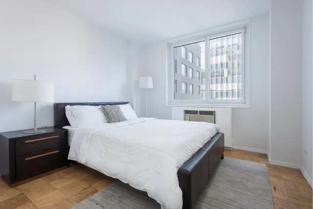 $4,395 | 230 West 55th Street, Unit 7G | Theater District