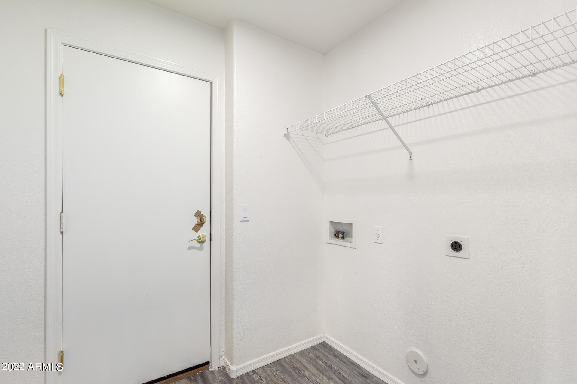 2609 South Devonna Lane Tolleson, AZ 85353 - Photo 25 of 30 a bathroom with a shower