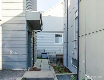 $825,000 | 3245 21st Avenue West, Seattle, WA 98199