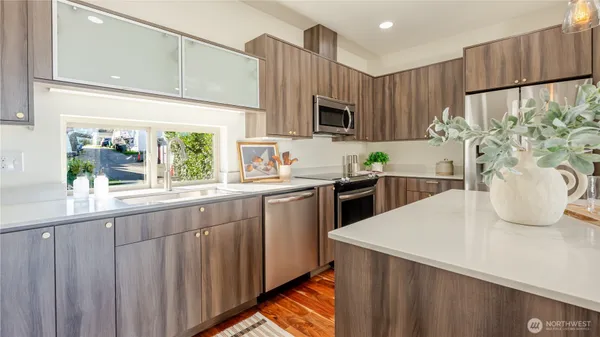 $850,000 | 3245 21st Avenue West, Seattle, WA 98199