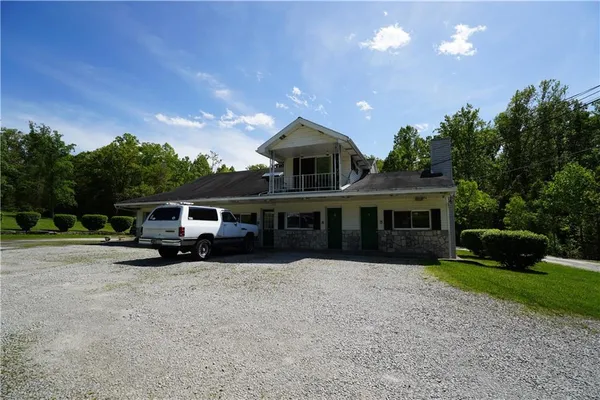 $395 | 510 Three Mile Hill, Unit 1, Mount Pleasant, PA 15666