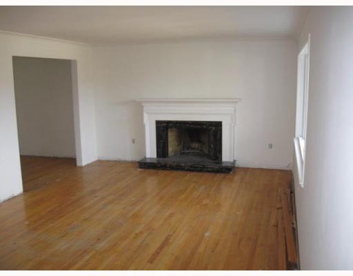 2839 Italy Road Murrysville, PA 15632 - Photo 5 of 12 Living Room.
