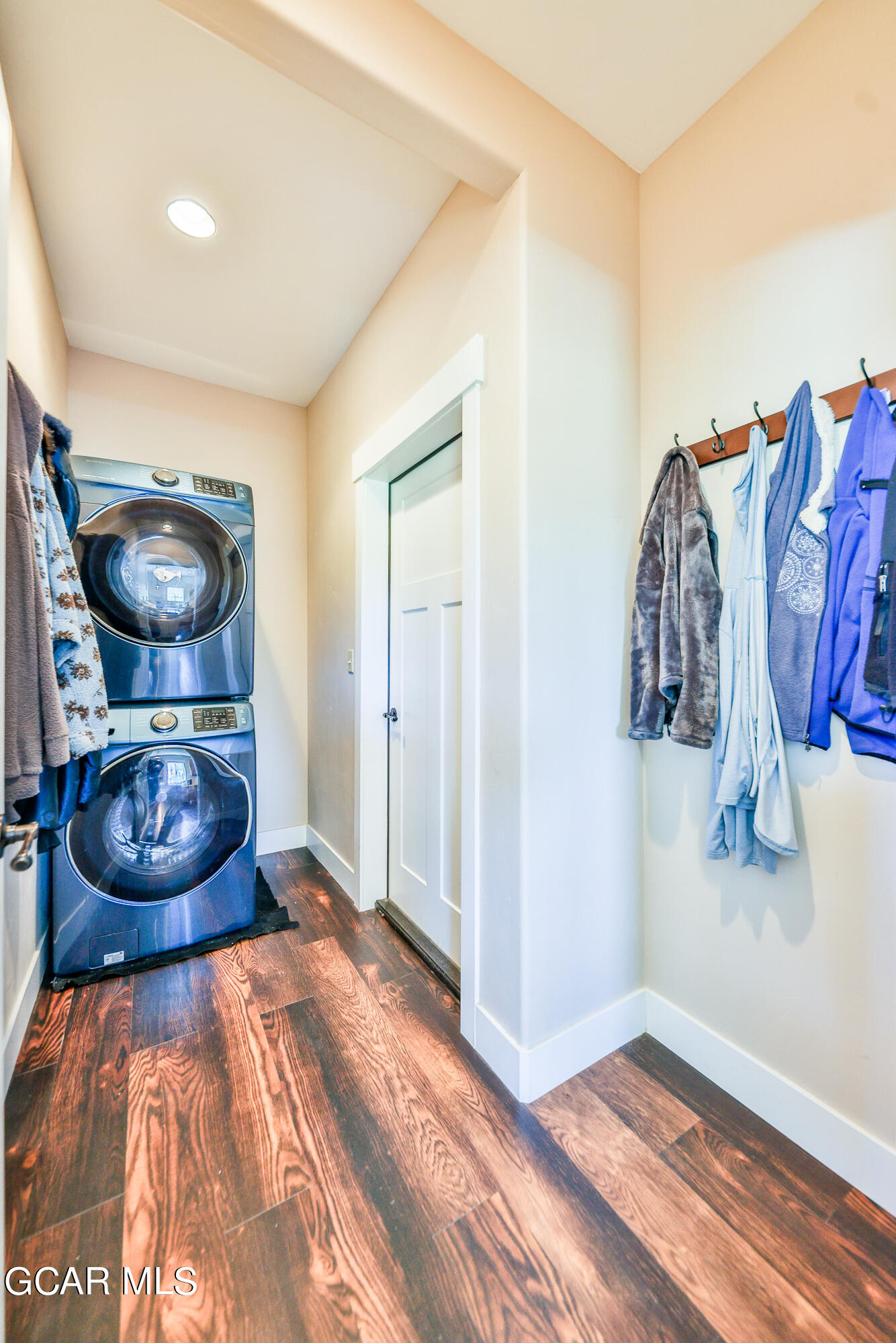 21 Brookside Trail Fraser, CO 80442 - Photo 10 of 62 a bedroom with a bed and cabinets