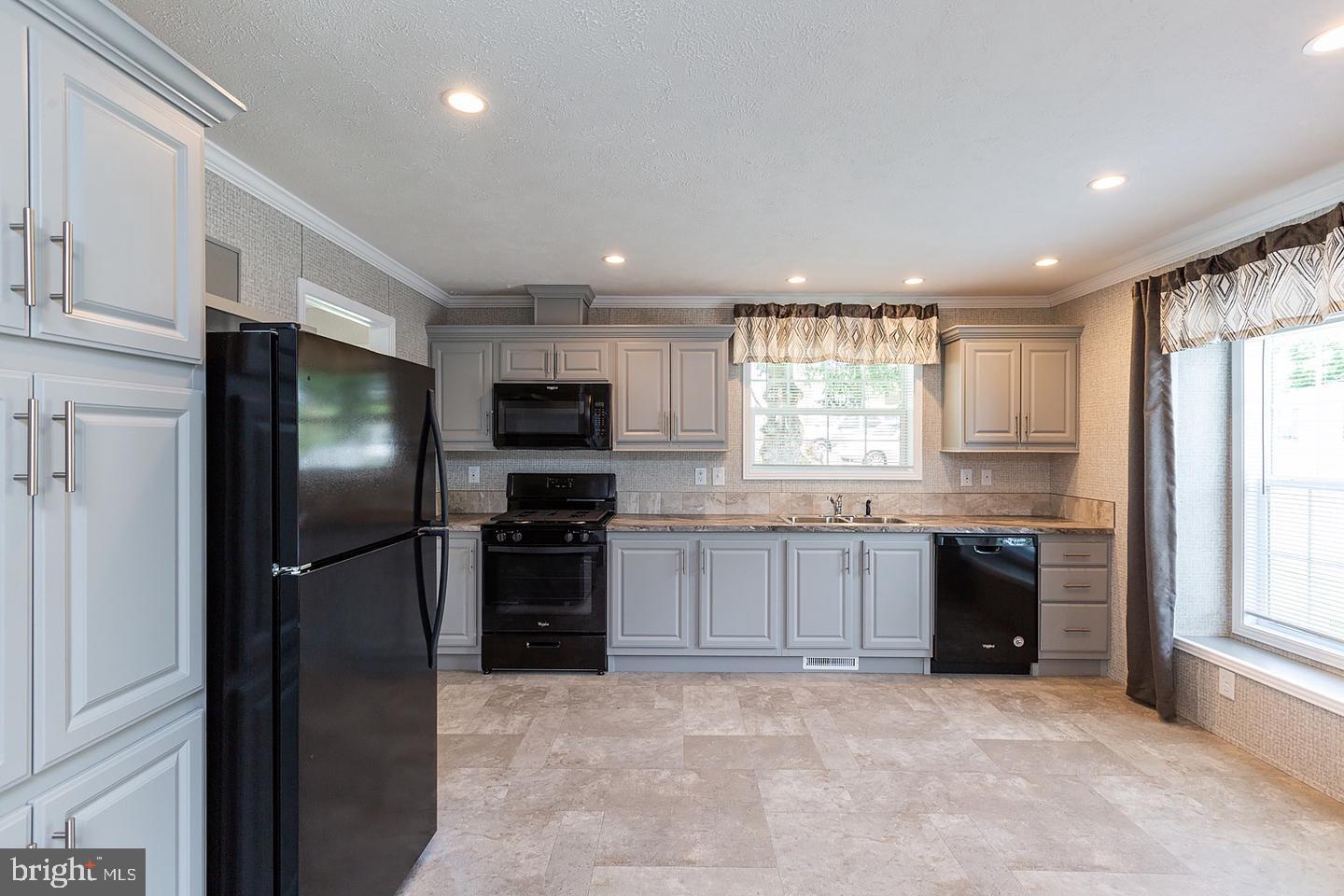 92 Cherokee Drive Windsor, PA 17366 - Photo 3 of 13