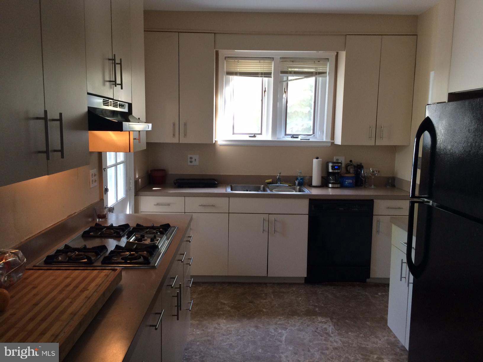 3403 Pinkney Road Baltimore, MD 21215 - Photo 2 of 20 Kitchen