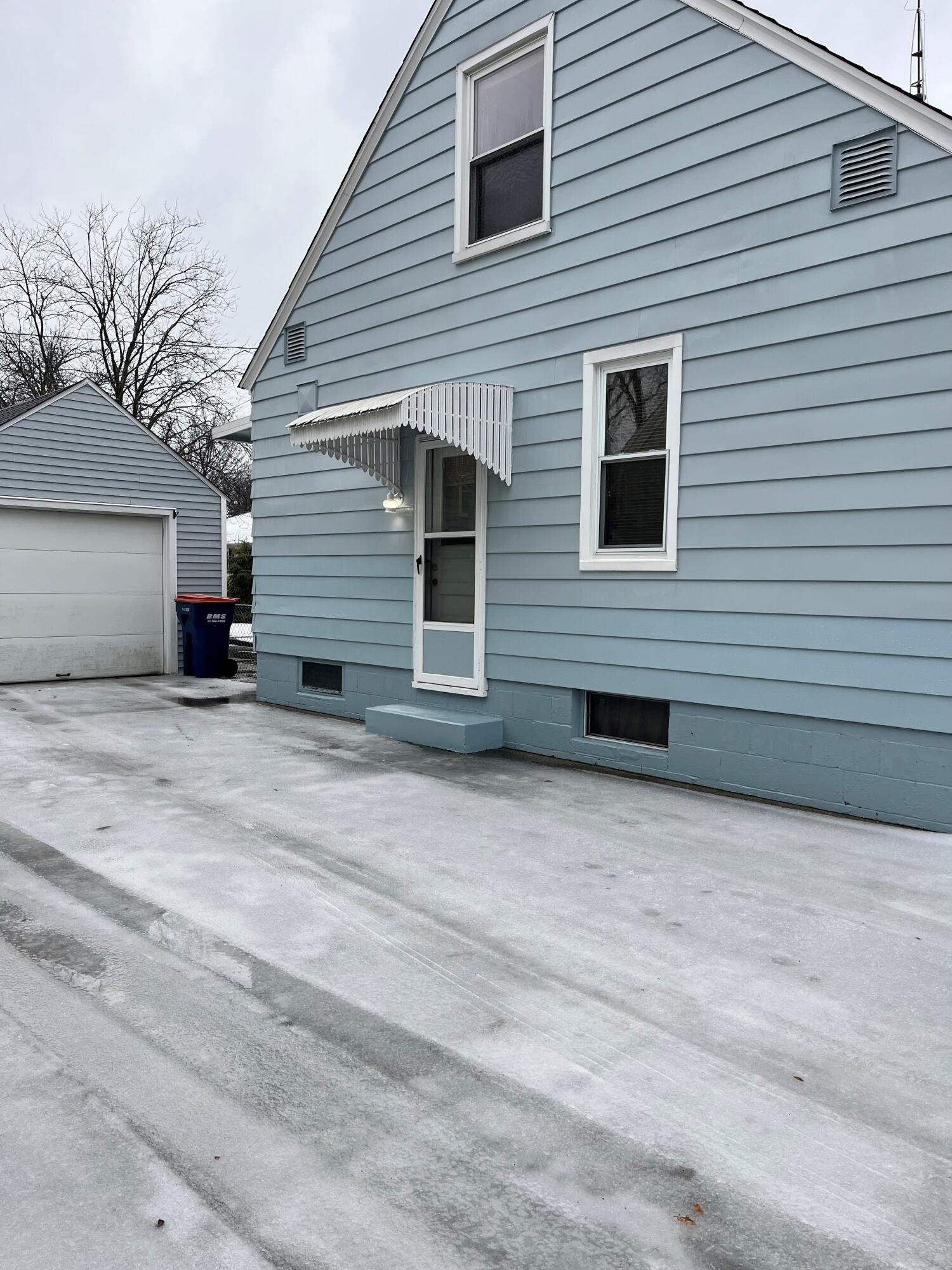 2946 Roosevelt Road Muskegon, MI 49441 - Photo 3 of 24 5
