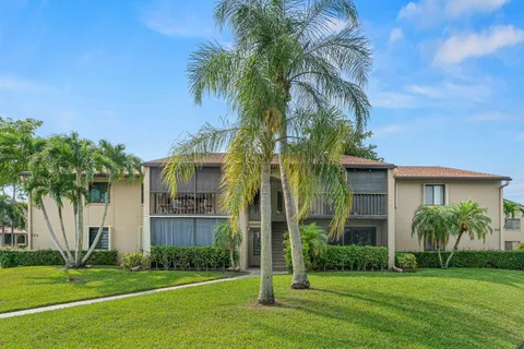$235,000 | 526 Shady Pine Way, Unit D2, Greenacres, FL 33415