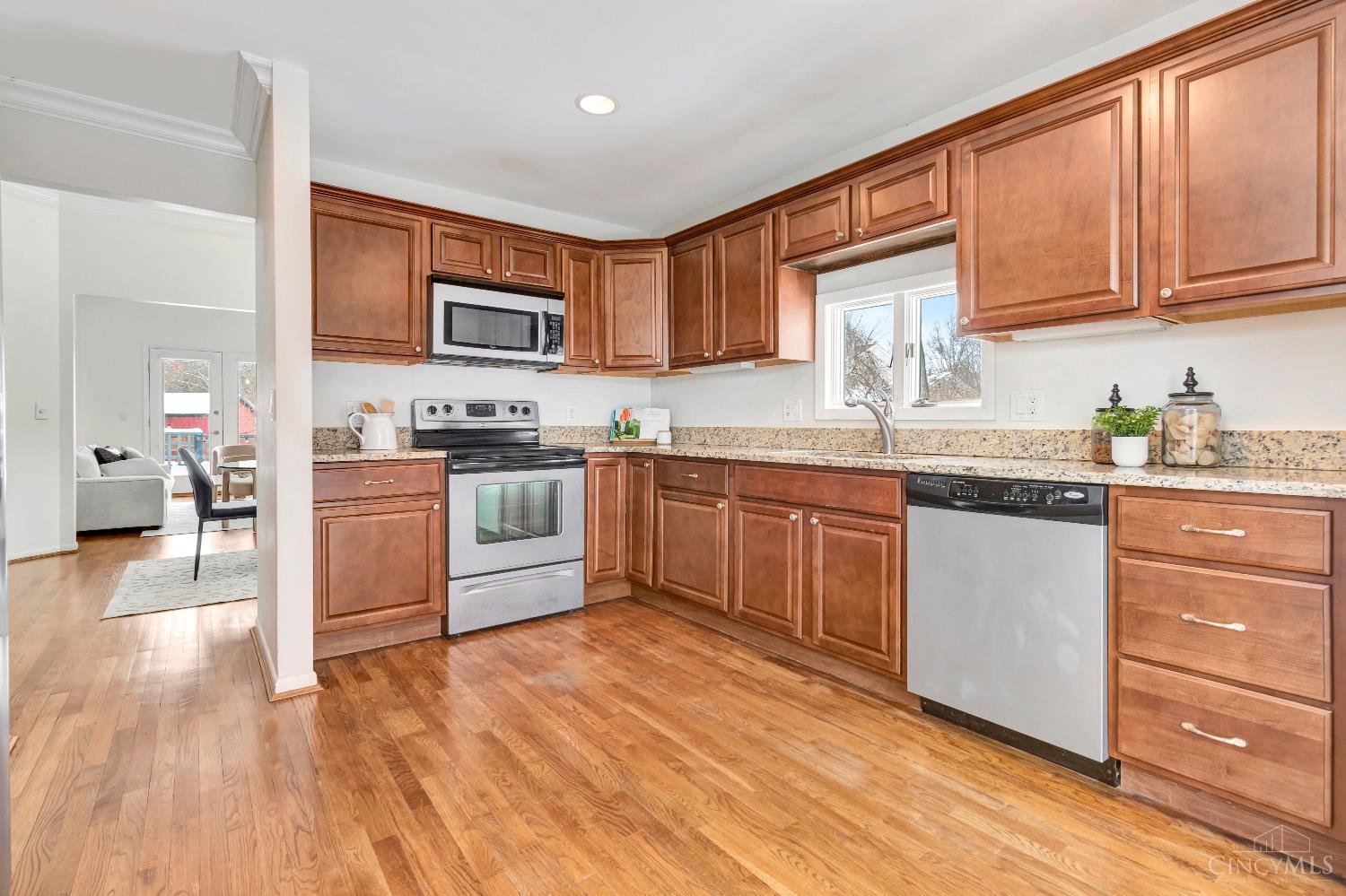 8837 Montgomery Road Cincinnati, OH 45236 - Photo 4 of 31