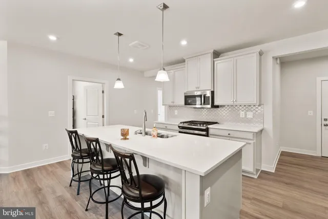 $520,000 | 46270 Mount Allen Terrace, Unit 201, Sterling, VA 20164