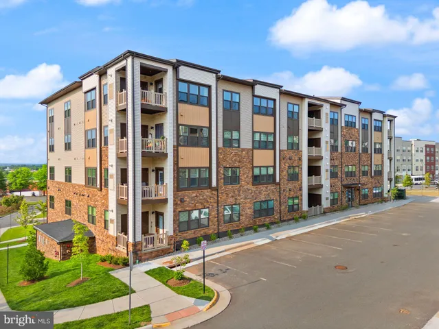 $520,000 | 46270 Mount Allen Terrace, Unit 201, Sterling, VA 20164